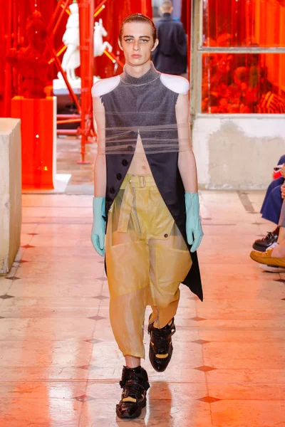 Look 12